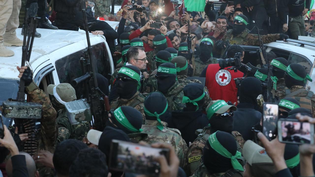 Hamas, İsrail'deki 3 Kadın Esiri Kızılhaç'a Teslim Etti