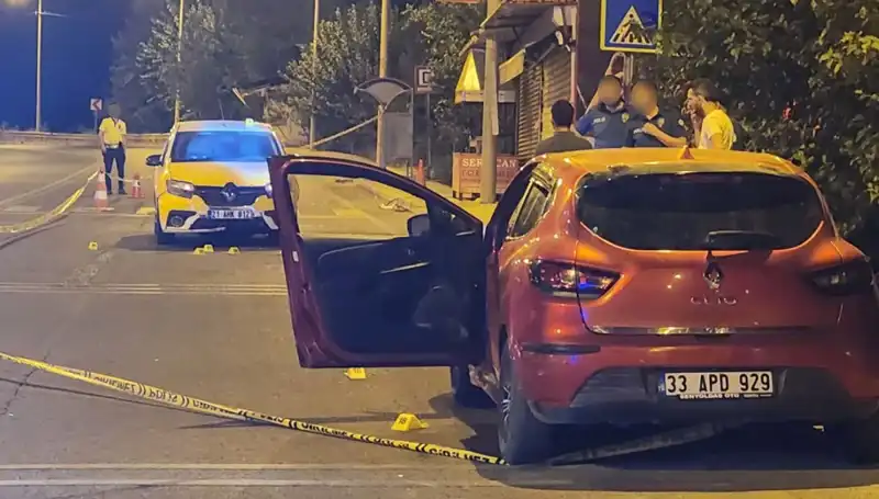 Otomobilden İnenler Arasında Silahlı Çatışma: 2 Ölü, 5 Yaralı