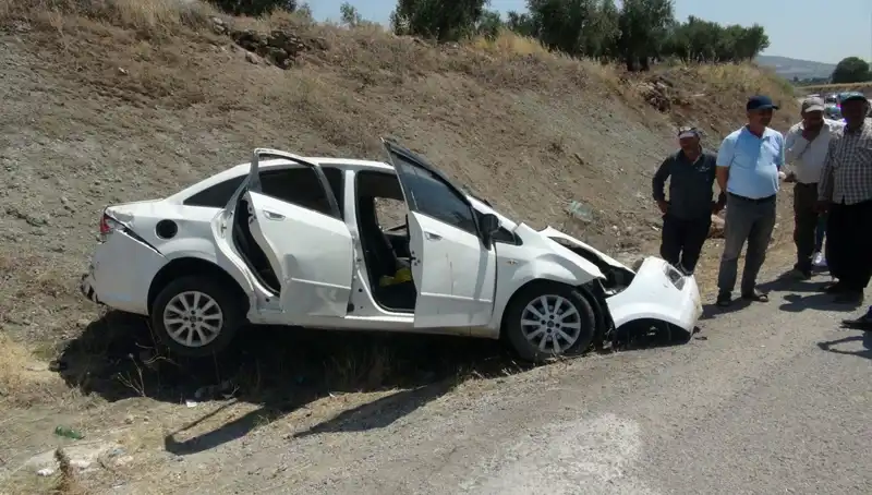 Kilis'te Otomobil Kazası: İki Araç Çarpıştı, Yaralı Sayısı Artıyor!