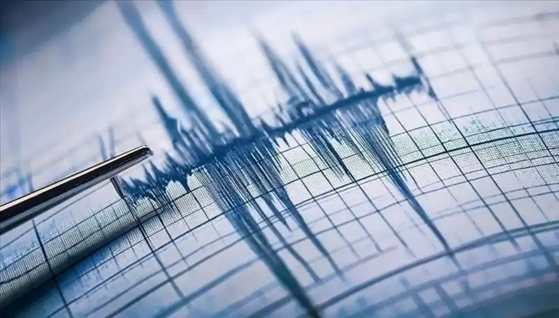 Ege Denizi'nde Korkutan Deprem: 3.3 Büyüklüğündeki Sarsıntılar Endişe Yarattı