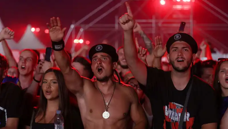 Thompson'un Konserinde Nazi Selamı Skandalı: Gözler Üzerinde!