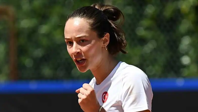 Zeynep Sönmez, Tenis Turnuvasında Final Açıklığına Koşuyor!