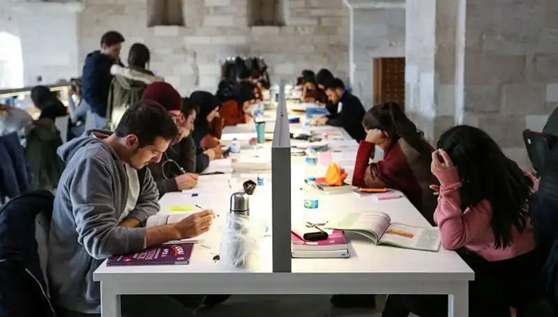 2023-2024 Akademik Yılı Başlangıç Tarihleri Açıklandı: Üniversitelerde Heyecan Doruğa Çıkıyor!
