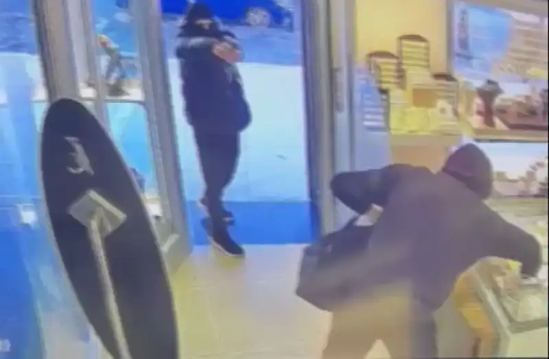 Ümraniye'de Maskeli Soygun Girişimi: Olayın Detayları Şok Edici!
