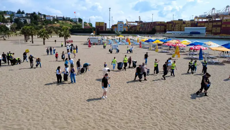 Plajlarda Temizlik Hareketi: Denizlerimizi Kurtarmak İçin El Ele