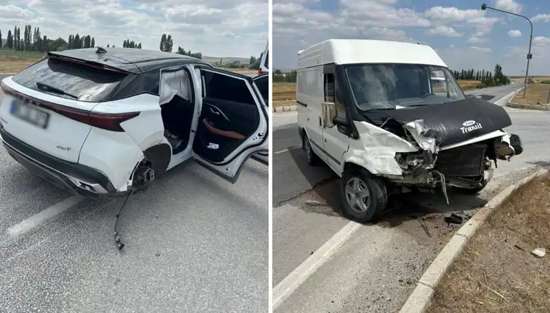 Çorum’da Kafa Kafaya Çarpışma: İki Araçta Yaralılar Var!