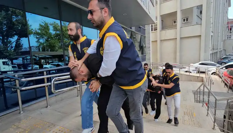 FETÖ Yalanları ile Milyonlarca Dolar Vurgun: İki Kişi Tutuklandı