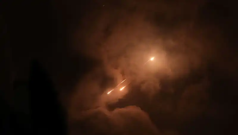İran'ın Gece Saldırı Stratejisi: Füzelerin Ateşlenme Saatleri Neden Önemli?