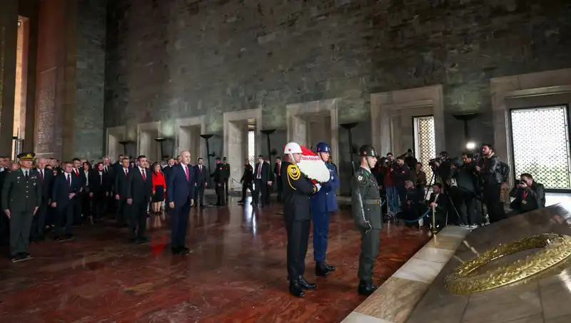 Devlet Erkanı Anıtkabir'de, Saygı Duruşuyla Atatürk'ü Andı