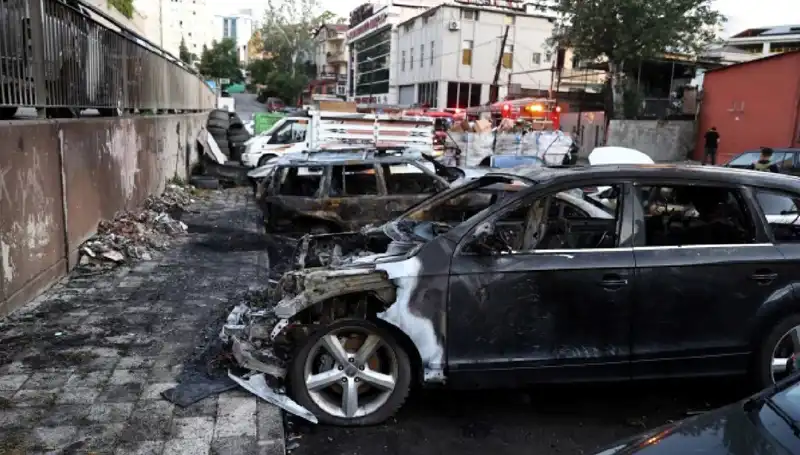 Sanayide Tamir Bekleyen Araçların Alev Alev Yanması Olayı Şok Yarattı