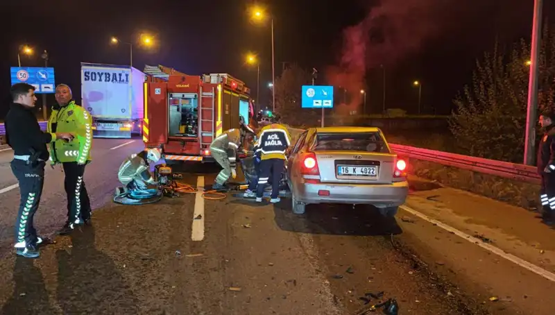 Kamyona Arkadan Çarpan Sürücü Hayat Mücadelesi Veriyor: Kaza Detayları