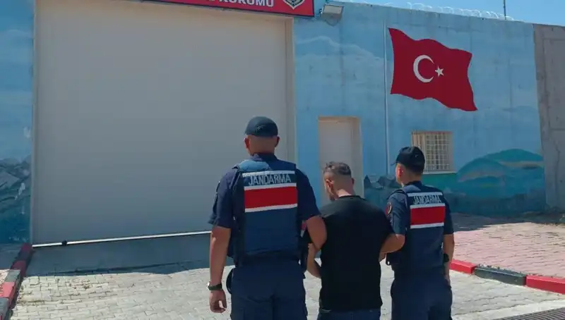 Afyon'da Farklı Suçlardan Aranan 9 Kişi Büyük Operasyonla Yakalandı