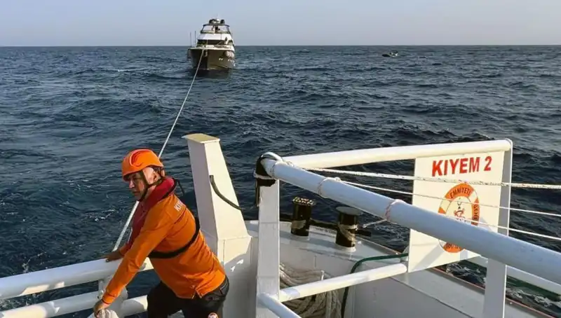 Marmaris Açıklarında Sürüklenen Tekneye Kurtarma Operasyonu Başarıyla Gerçekleşti