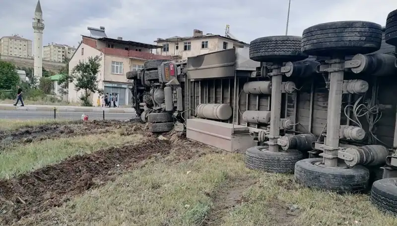 Erzurum'da Freni Boşalan TIR'ın Yarattığı Korkunç Kazanın Detayları