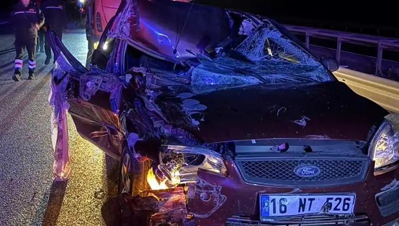 Afyonkarahisar’da Otomobil ve TIR Çarpıştı: 4 Kişi Yaralandı