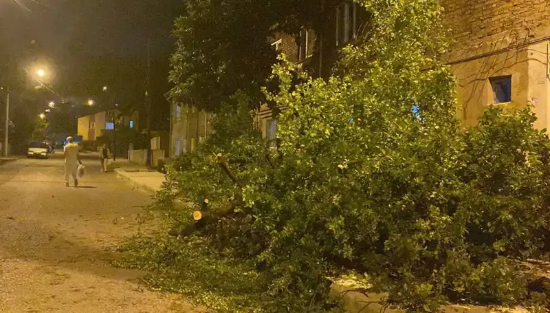 Karabük'te Şiddetli Fırtına: Zarar, hasar ve etkilenen bölgeler