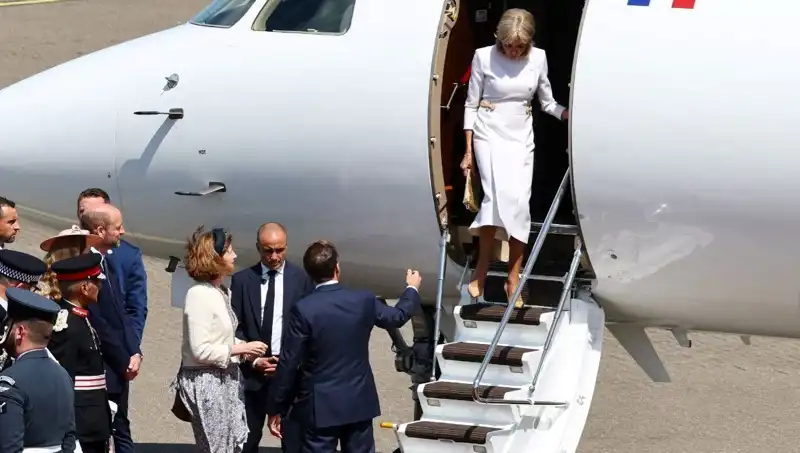 Macron Çiftinde Kriz: Emmanuel Dikkatini Çekti, Brigitte Tepkisiz Kaldı
