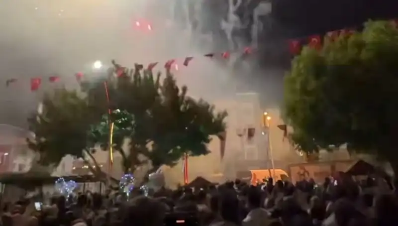 Havai Fişek Gösterisi Sonrası Hastane Yoğunlaşıyor: Hem Eğlence Hem Tehlike!