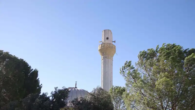 Muğla'da Fırtına: Minarenin Külahı ve Evlerin Çatısı Havada Uçuştu