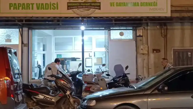 Lokalde Bıçaklı Kavga: Vatandaşlar Şokta, Bir Kişi Ağır Yaralı