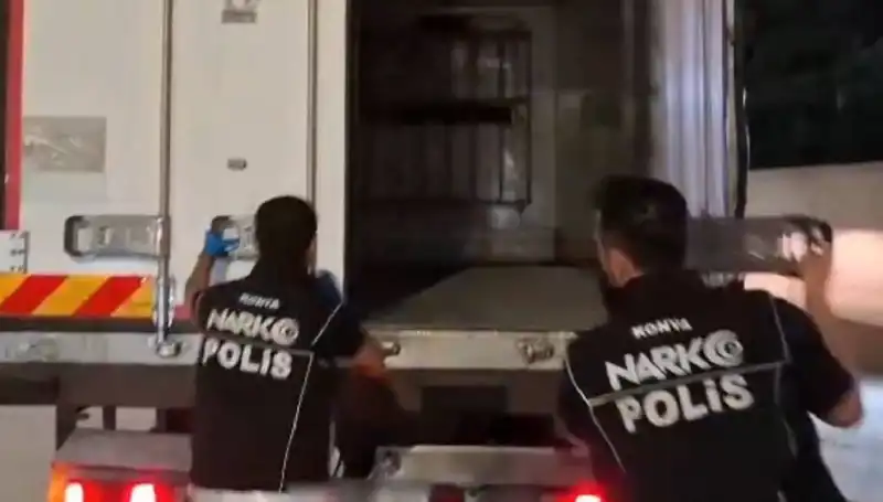 Konya'da Uyuşturucu Operasyonu: Dört Şüpheli Yakalandı, Ağa Çökertildi