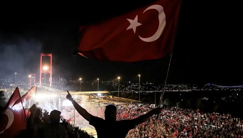 15 Temmuz'un Anısına: "En Uzun Gece" İlk Defa Külliye'de Sahnelenecek