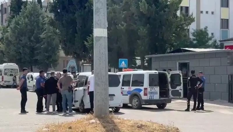 Adliye Önünde Çıkan Kavgada 5 Yaralı, 7 Gözaltı! Olayın Perde Arkası Ne?
