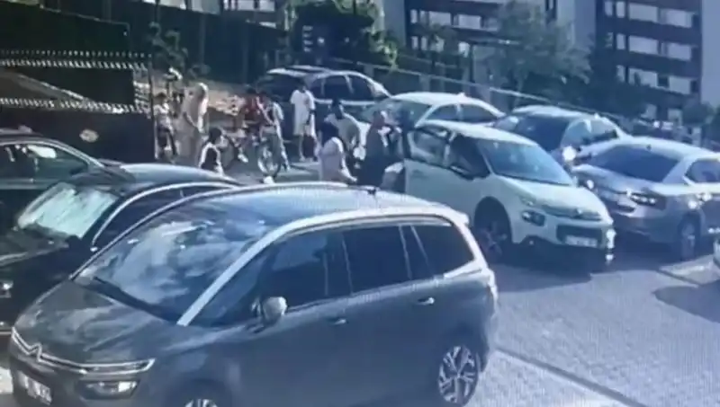 Eşi ve Yakınlarını Duygu Patlamasıyla Ezdi: Olayın Ardındaki Gerçekler