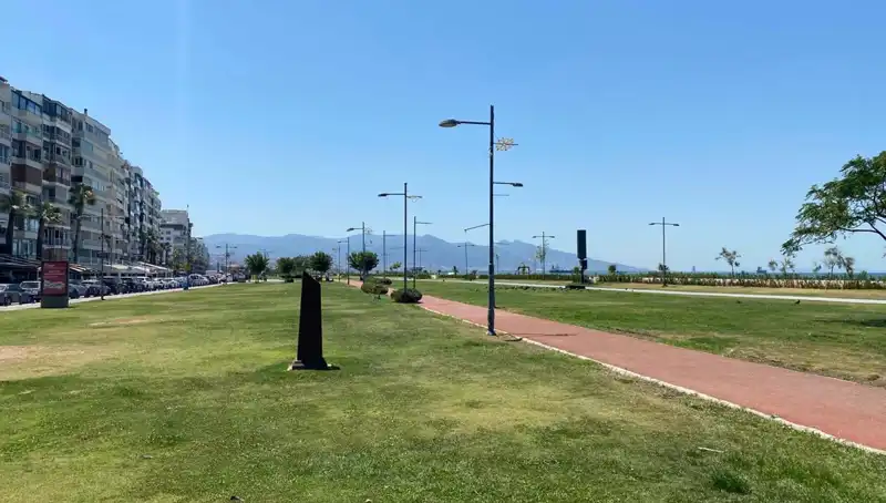 İzmir’de Sıcaklık Rekoru: Kordon Sahili Boş Kaldı!
