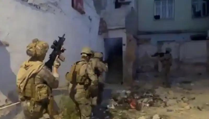 Türkiye Genelinde Tarihi Uyuşturucu Operasyonu: 2.311 Gözaltı!