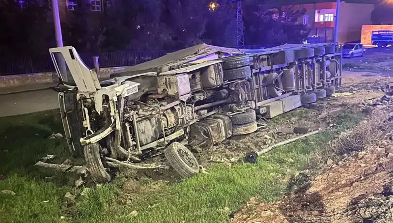 TIR Kazası: Altı Kişi Yaralandı, Olay Yerinde Panik Hâkimdi