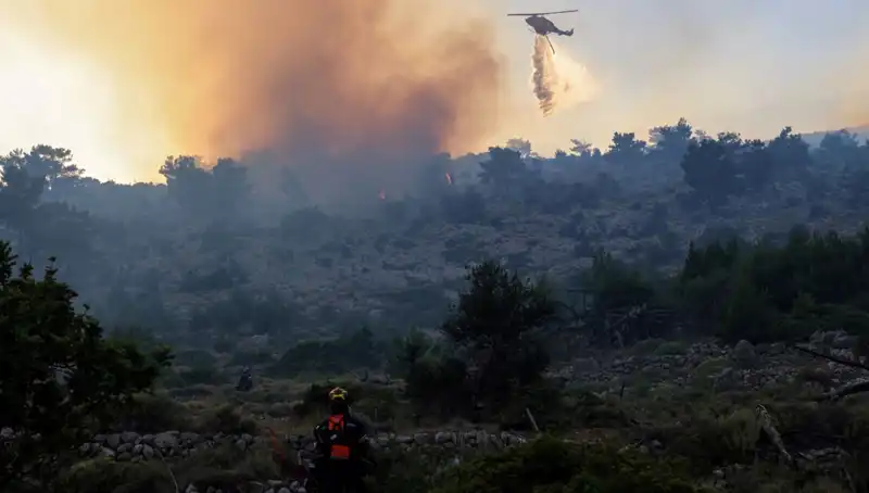Eğriboz Adası’nda Yangın Alarmı: 2 Köy Acil Tahliye Edildi