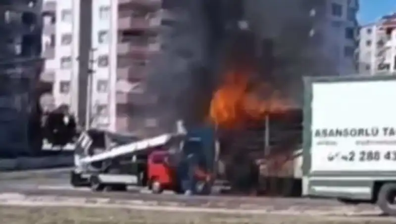 Alev Alev Yanan TIR, Küle Dönüştü: Olayın Ayrıntıları