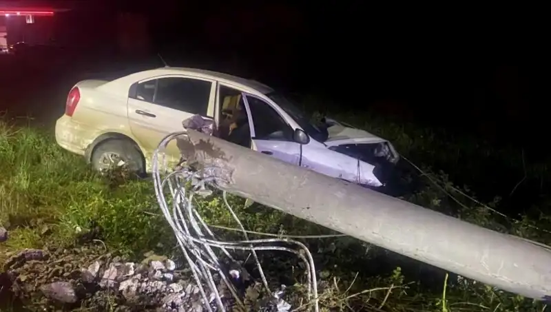 Betona Çarpan Sürücünün Hayat Mücadelesi: Yaralı Durumu Ciddiyetini Koruyor