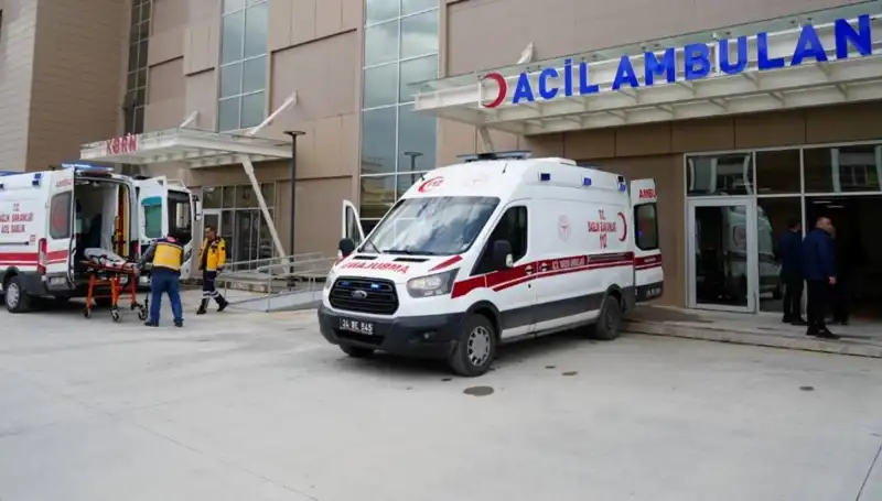 Erzincan'da Korkunç Trafik Kazası: Bir Kayıp, Üç Yaralı