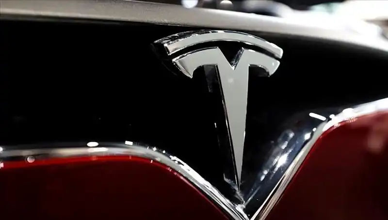 Tesla'da Fırtınalar Kopuyor: Ucuz Model Tartışması ve FSD Beklentisi