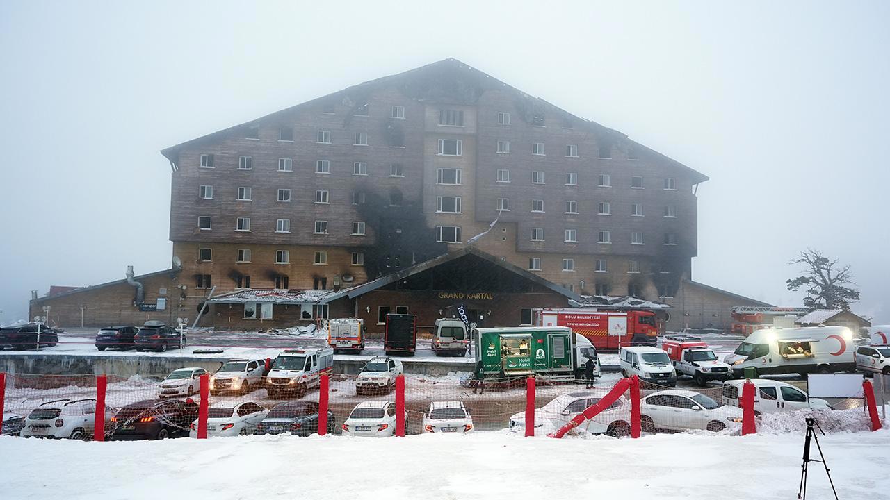 Kartalkaya'daki Otel Yangınında Ekiplerin Çalışmaları Devam Ediyor